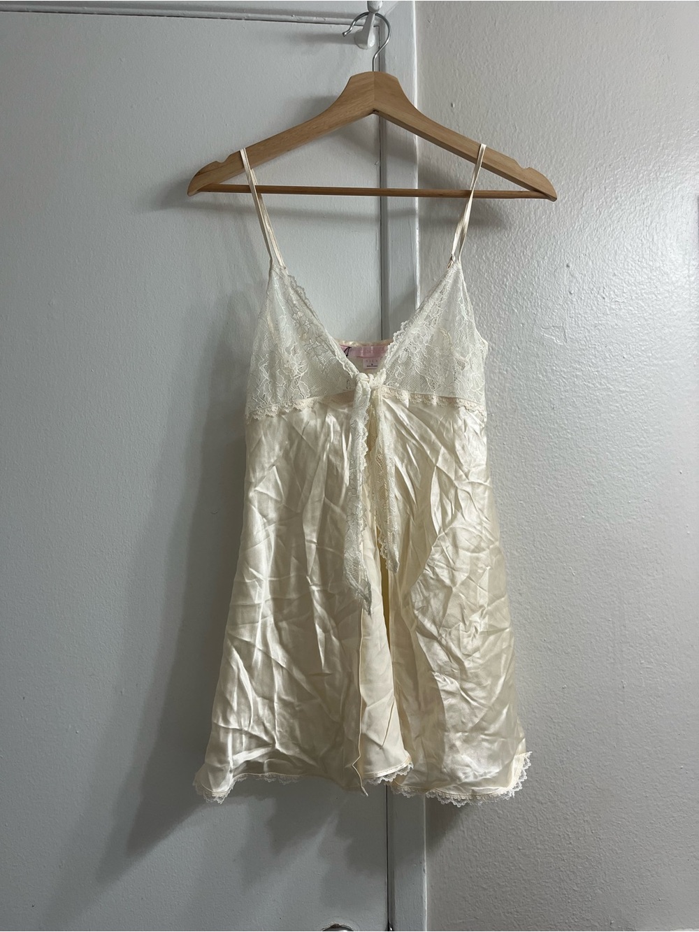 100% silk Victoria's Secret Cream Lace-Trim Satin Chemise